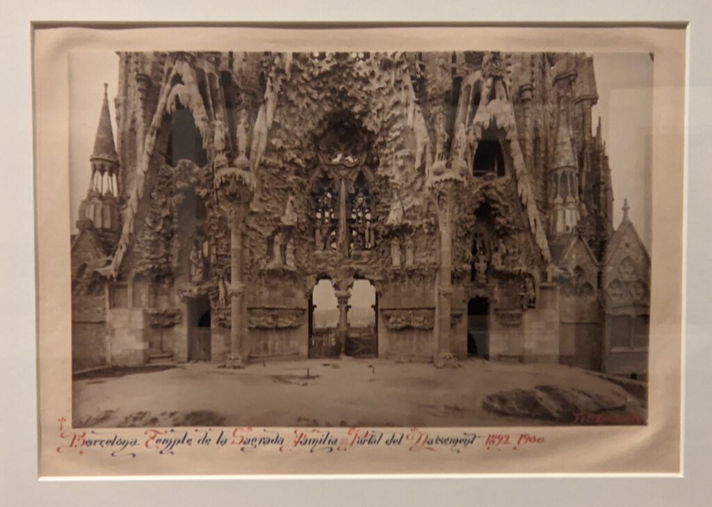 Paris Sagrada Familia Gaudi